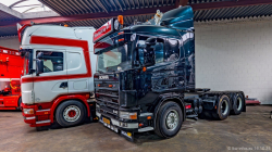 20251019-Tom-Holding-00350